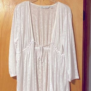 Avenue white burnout cover up, cinch tie. Size 22/24.